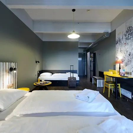 Отель Meininger Bruxelles Center 3*